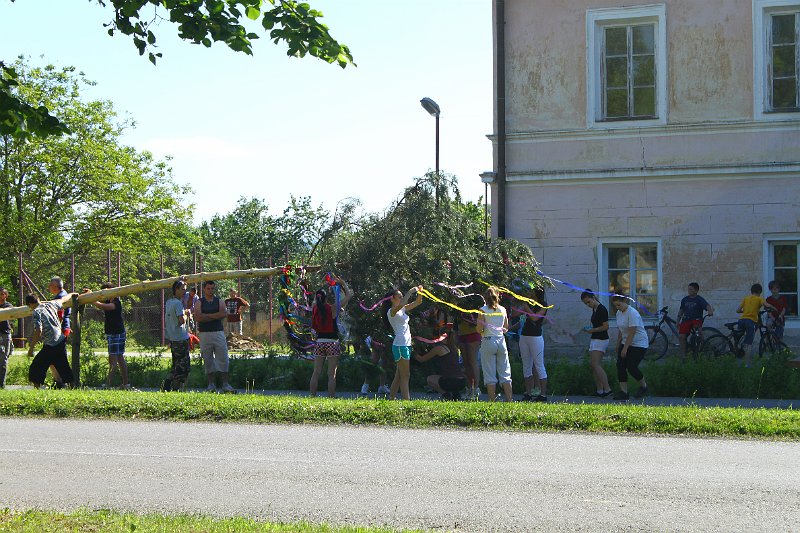 Stavanie maja (7).JPG